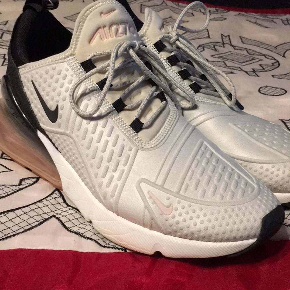 Good condition Nike Air Max 270. Preowned size 9.5